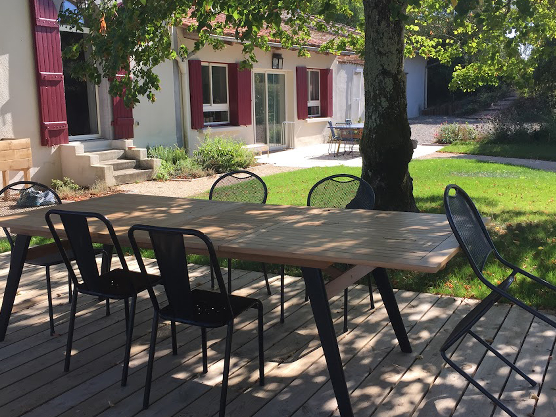 Charmant jardin d’une maison à la campagne — Montauban